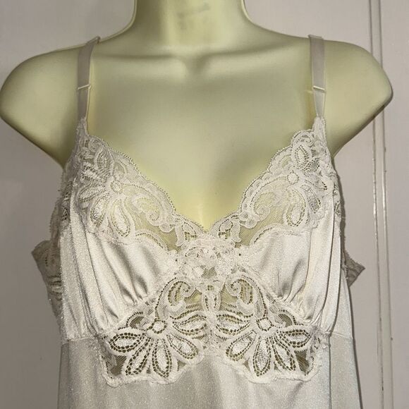 Vintage Shadowline off white nylon full slip with lace trim - Picture 2 of 9